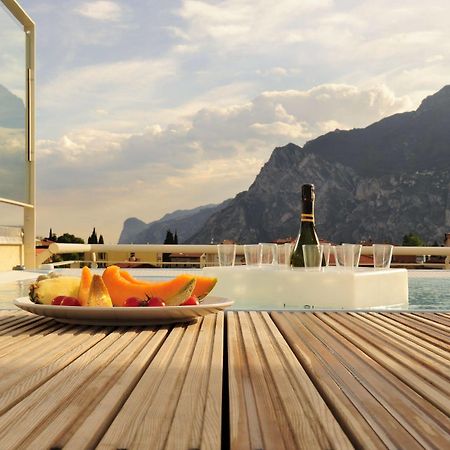 Eco Hotel Bonapace Torbole Sul Garda ภายนอก รูปภาพ