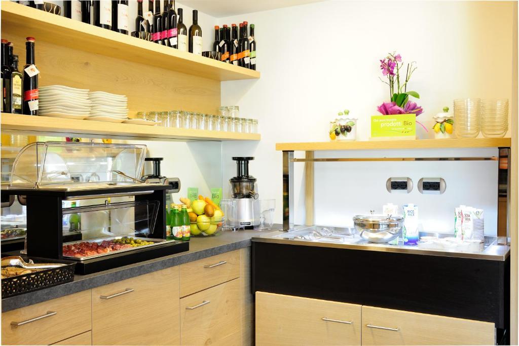 Eco Hotel Bonapace Torbole Sul Garda ภายนอก รูปภาพ
