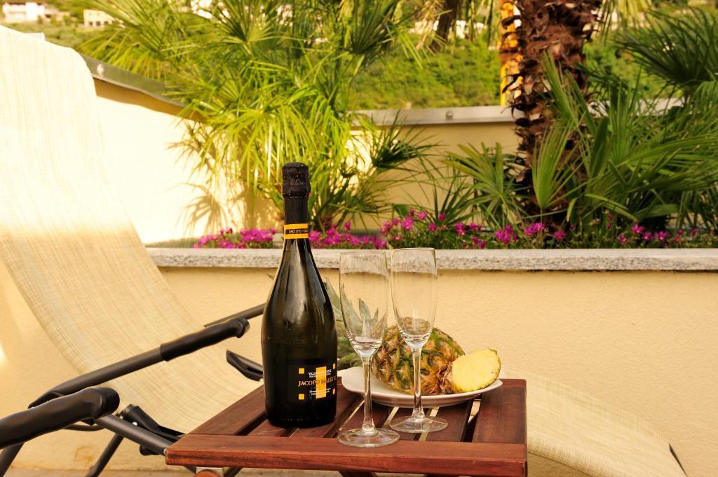 Eco Hotel Bonapace Torbole Sul Garda ภายนอก รูปภาพ