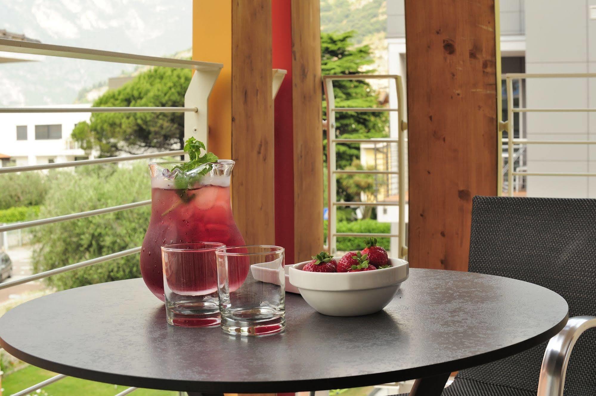 Eco Hotel Bonapace Torbole Sul Garda ภายนอก รูปภาพ