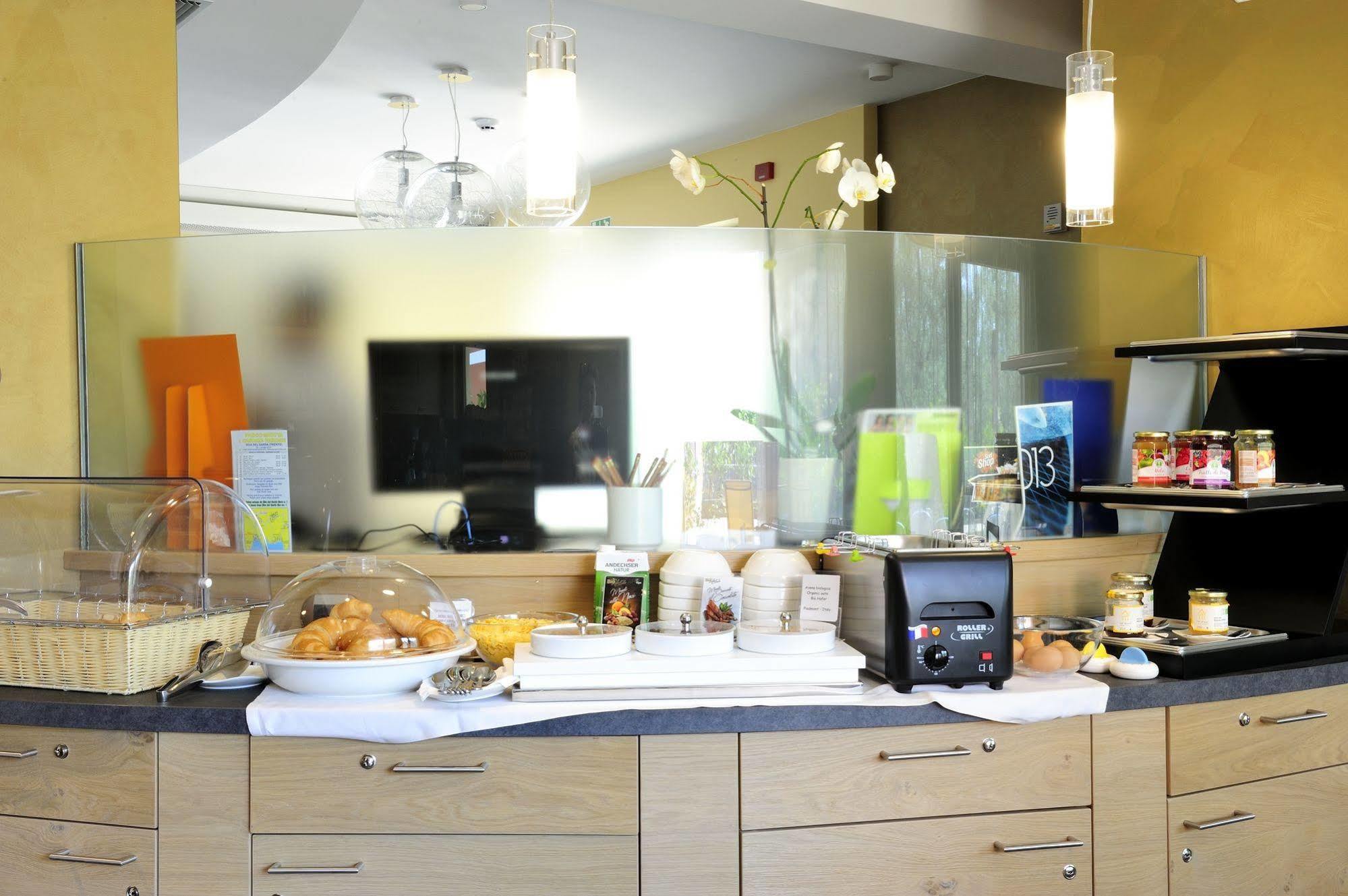 Eco Hotel Bonapace Torbole Sul Garda ภายนอก รูปภาพ