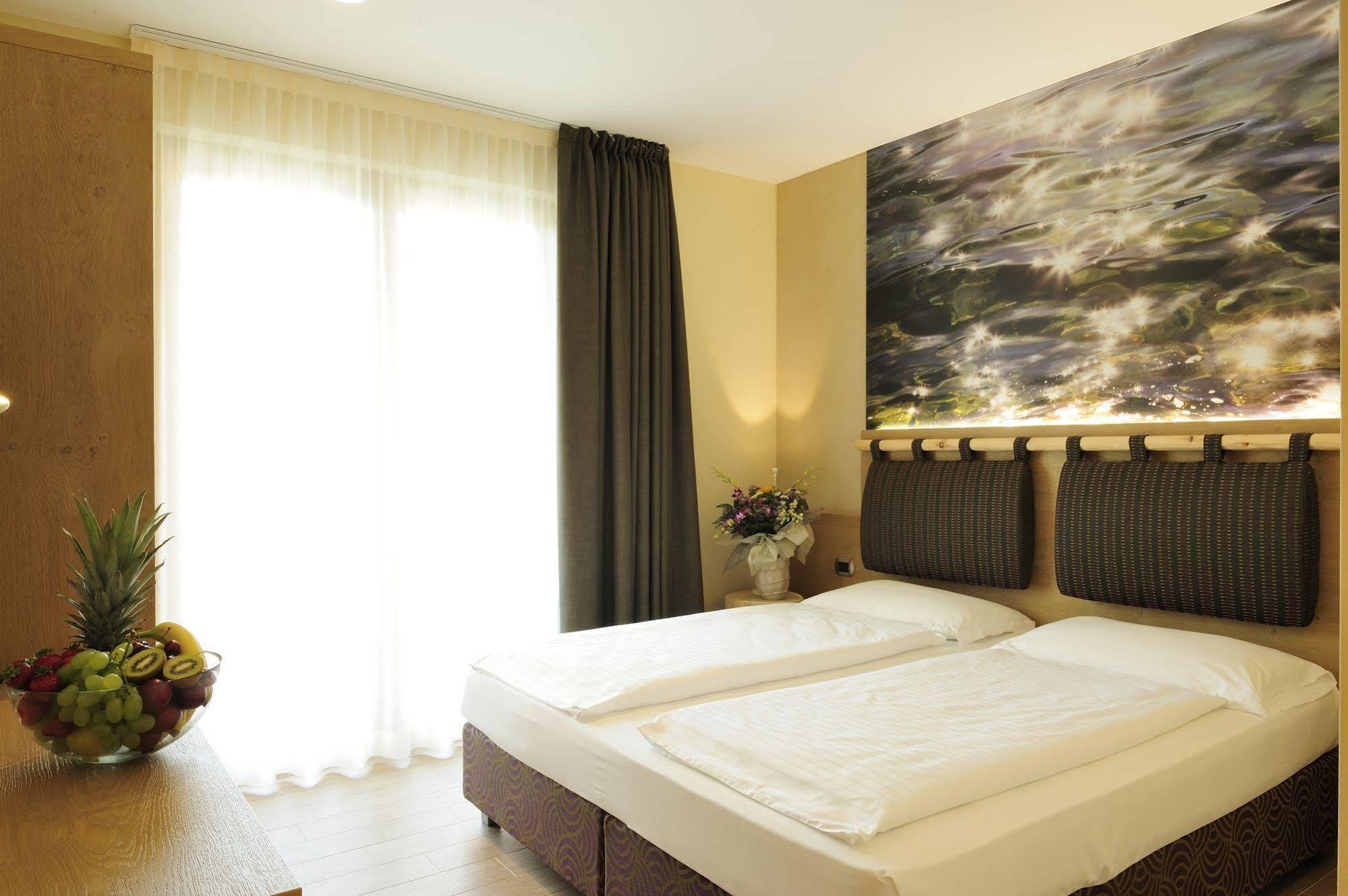 Eco Hotel Bonapace Torbole Sul Garda ภายนอก รูปภาพ